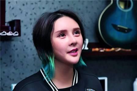 以前的网红沉珂,从网络红人到传奇歌手的蜕变之路