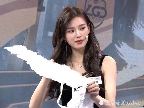 女主播喂奶男子